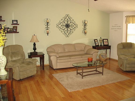 3rd image of 16016 NE 73rd St