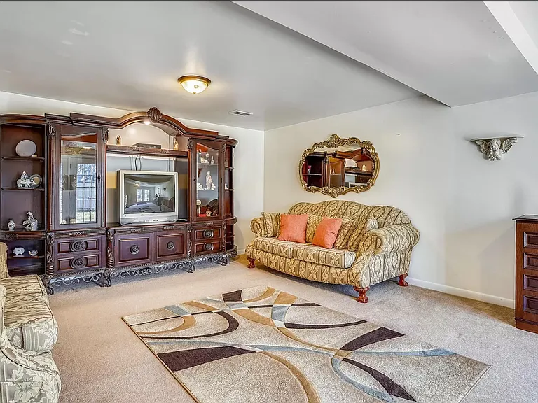 13714 Mayfair Ct — Photo 10