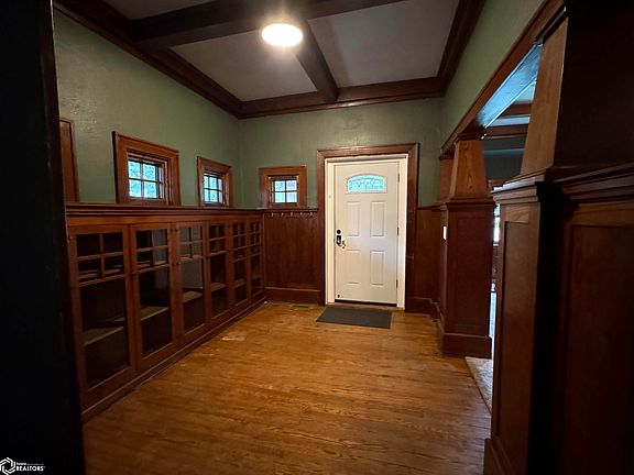 3rd image of 812 N Sycamore St