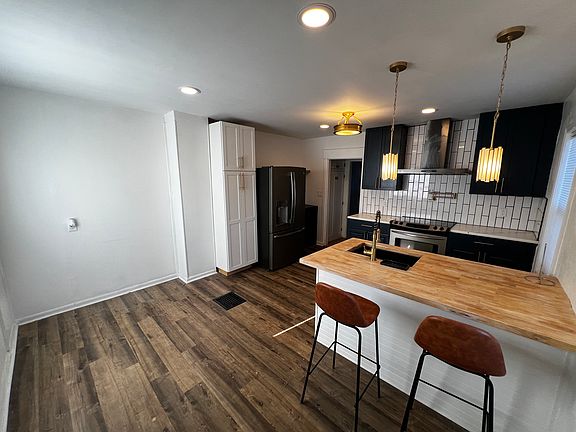 3rd image of 1515 Loretta Ave #1515