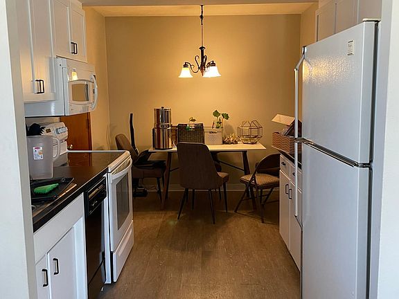 3rd image of 6811 Lexington Ave