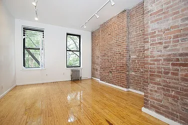 Rented by Space Marketing Shop