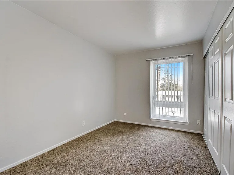 Regalia Crest Apartments — Photo 11