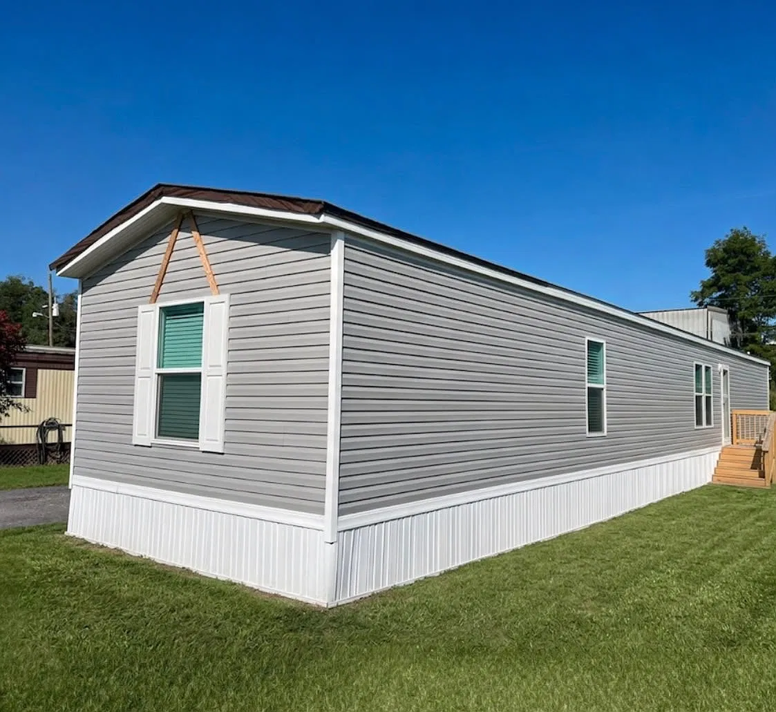 3 bed, 936 sqft, $910 — Photo 2