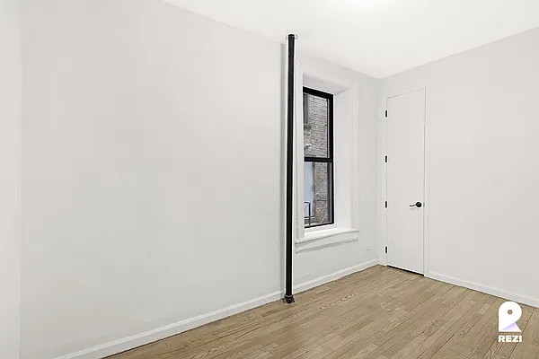 Rented by REZI | media 9