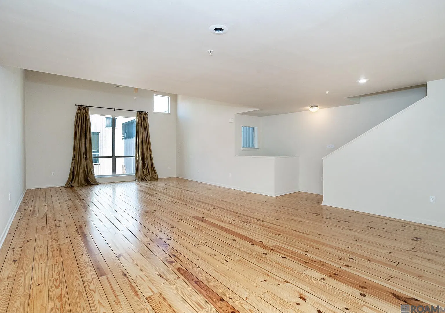 3 bed, 2001 sqft, $1,800 — Photo 2