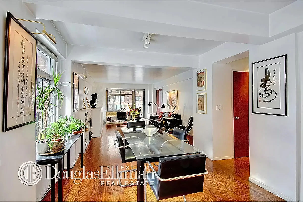 715 Park Avenue — Photo 2