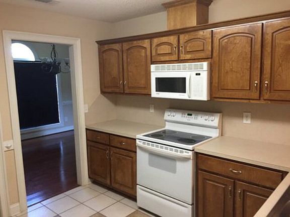 3rd image of 122 Bluebird Ln