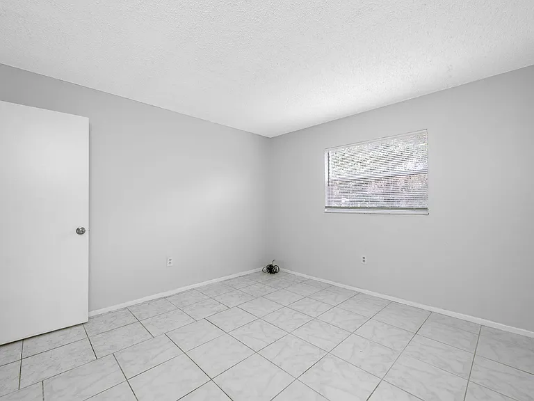 1767 Leo Ln S — Photo 42