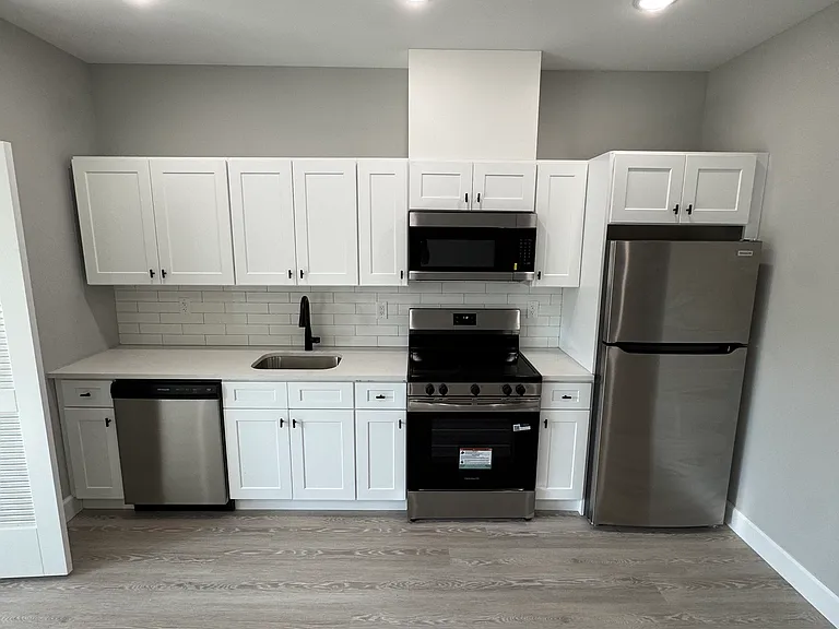 168-170 Fair St #1 — Photo 3