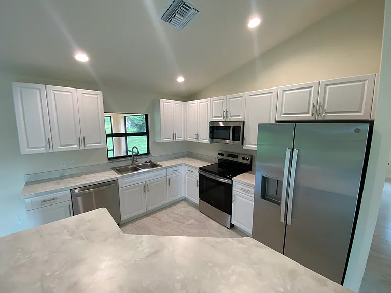 1318 NE 2nd Ave — Photo 7