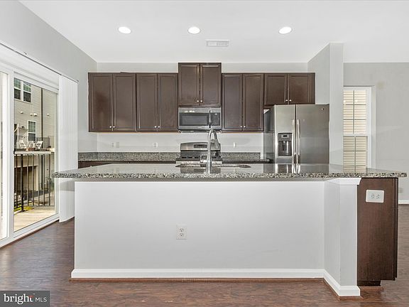 4th image of 22514 Tate St #1108