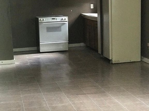 3rd image of 838 Floral St