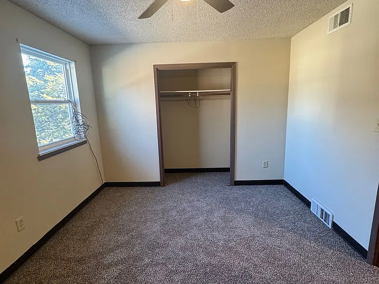4521-4533 W Bellview Dr — Photo 4