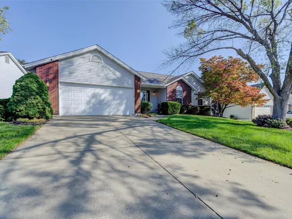 2616 Northcliffe Dr, Saint Charles, MO 63303