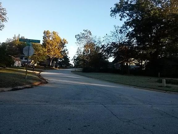 5th image of 606 Greenview Ave SE
