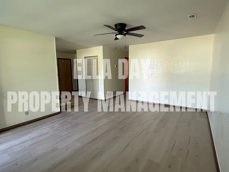 3120 N Applewood Dr — Photo 3
