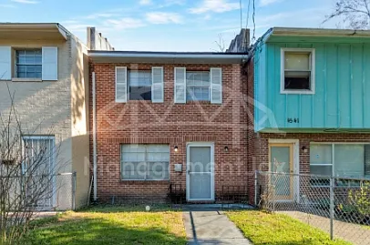 4543 Moncrief Rd W