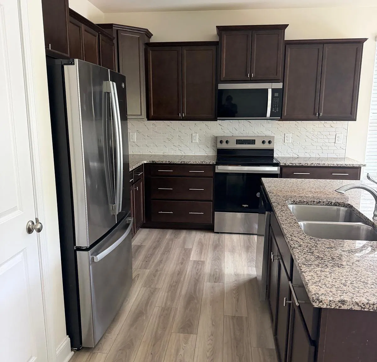3 bed, 2040 sqft, $1,950 — Photo 4