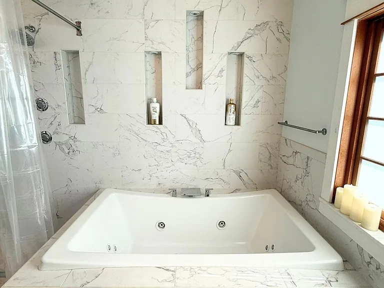 5716 SW Admiral Way — Photo 7