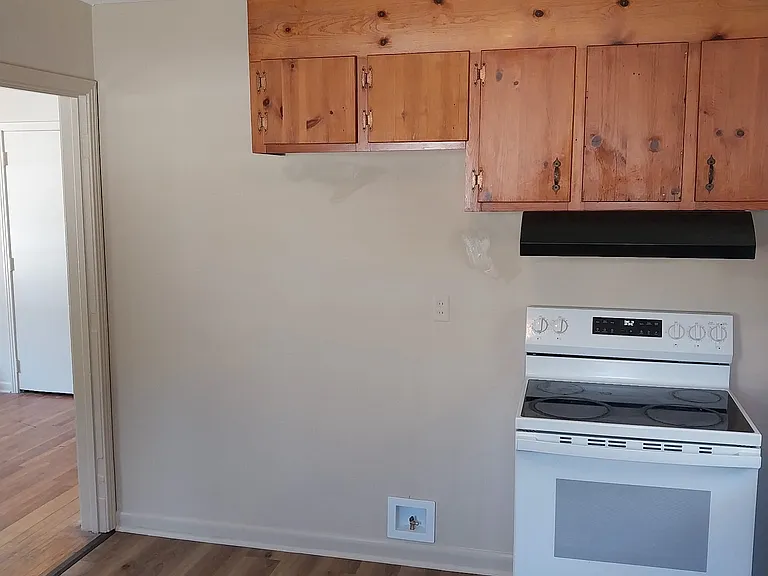 560 Owens Dr — Photo 5