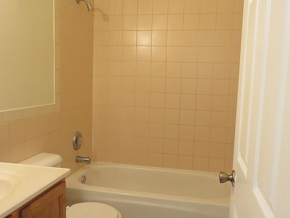 4th image of 2004 Crittenden St #A