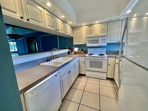 2nd image of 1018 Caravel Ct