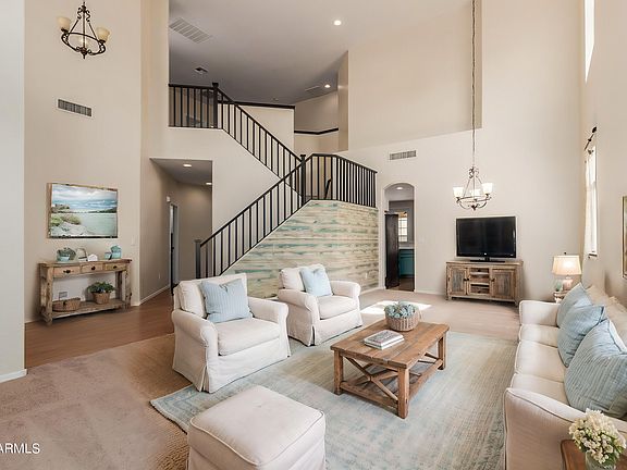 4th image of 705 W CAROB Place