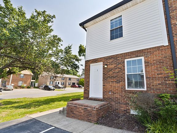 5th image of 1660 Baltimore Dr APT 1