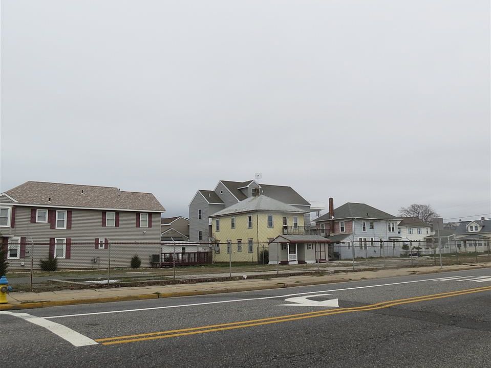 1st image of 101-103 W 18th Ave