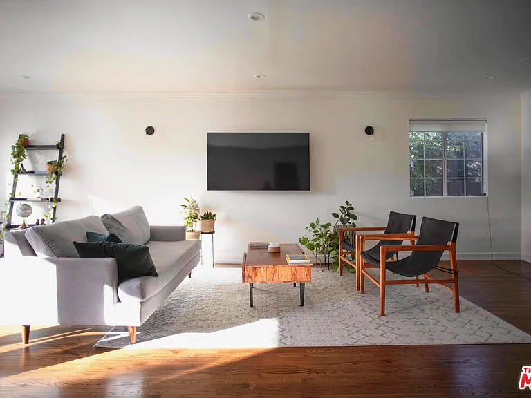 1112 Montecito Dr — Photo 7