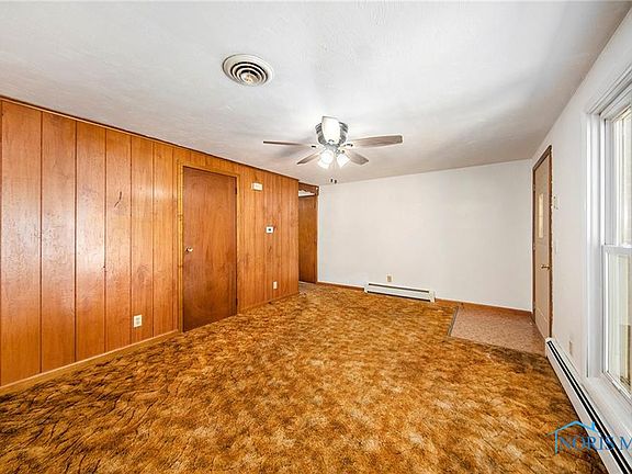 5th image of 913 Maplehurst Ave