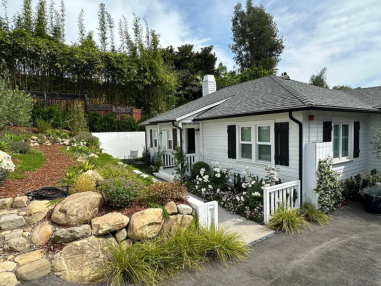496 N La Cumbre Rd — Photo 2