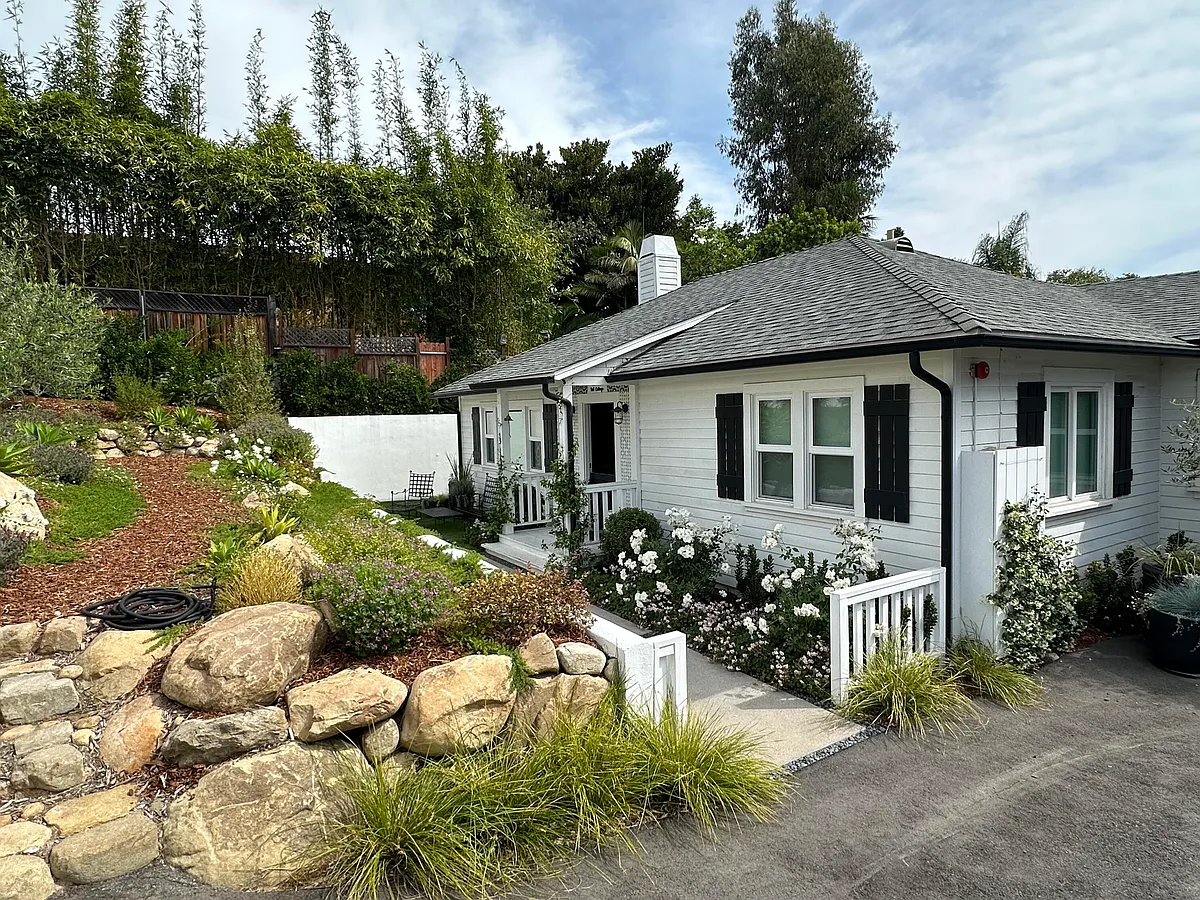Building Photo - 496 N La Cumbre Rd