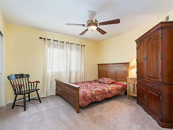 4th image of 4985 Brookburn Dr
