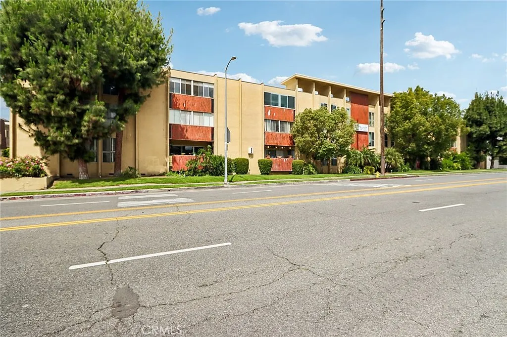 3 bed, 1632 sqft, $3,695 — Photo 2
