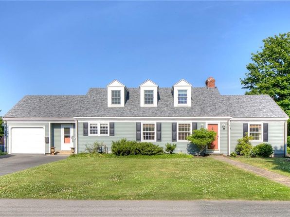 236 Eustis Ave, Newport, RI 02840
