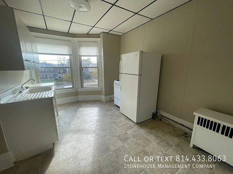 440 W 10th St #3 — Photo 4
