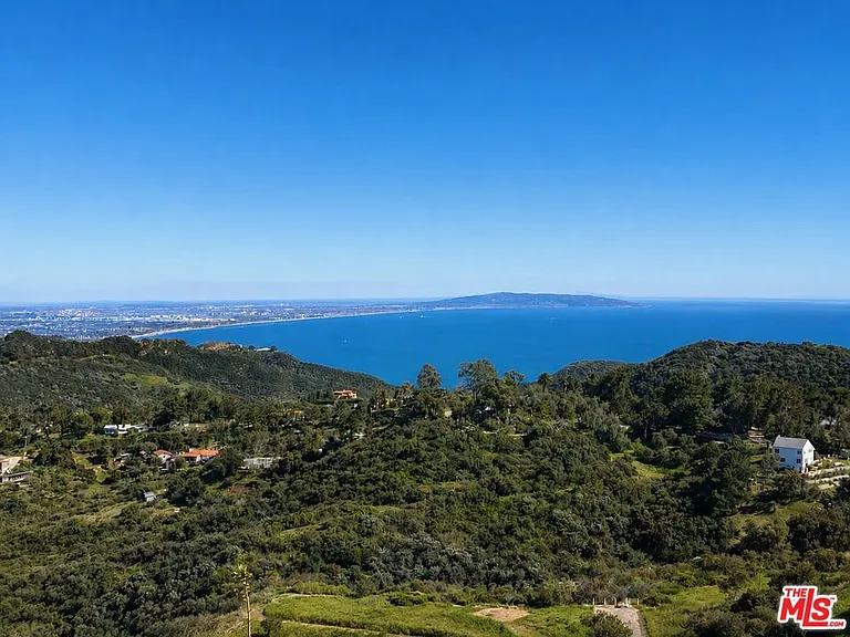 21630 Saddle Peak Rd — Photo 10