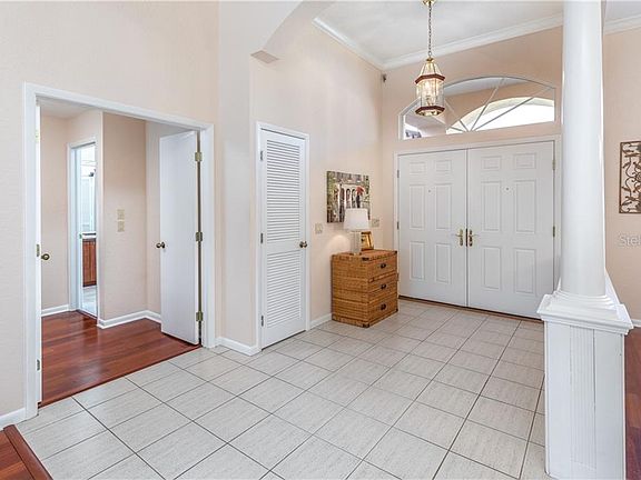 3rd image of 201 Old Oak Cir