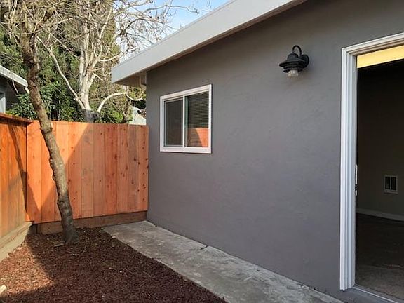 4th image of 26268 Coleman Ave