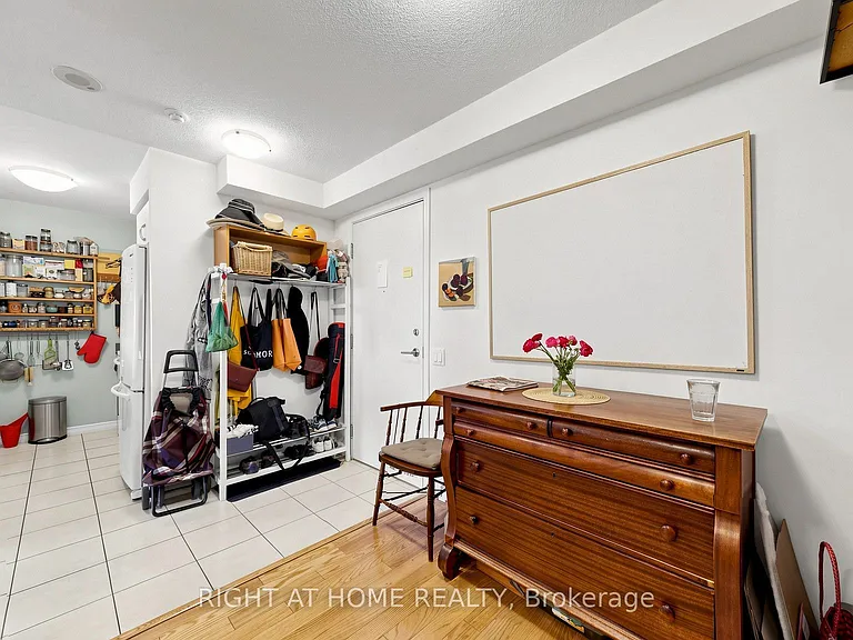 60 Heintzman St #2206 — Photo 12