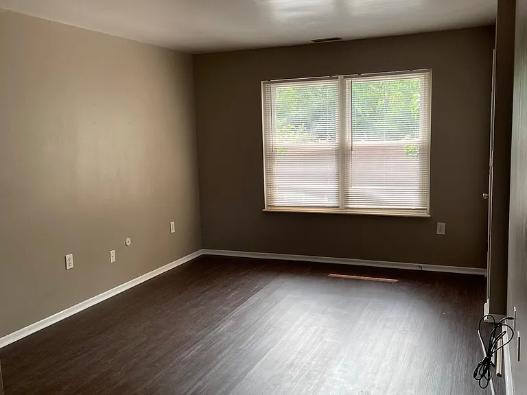 1410 Forest Ln — Photo 9