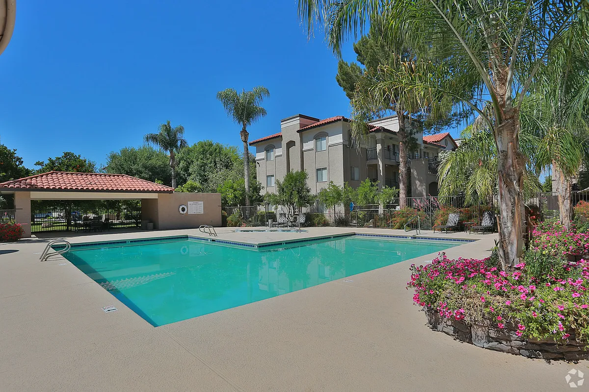Building Photo - Lantana Apartments