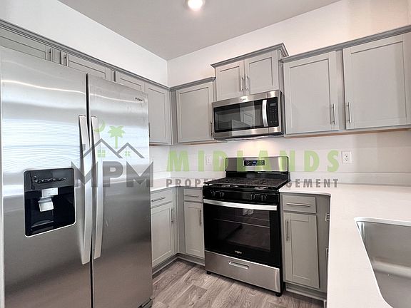 5th image of 480 Wisteria Walk Way