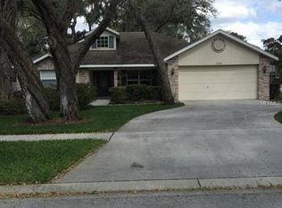 1008 Legends Pass Dr, Valrico, FL 33594