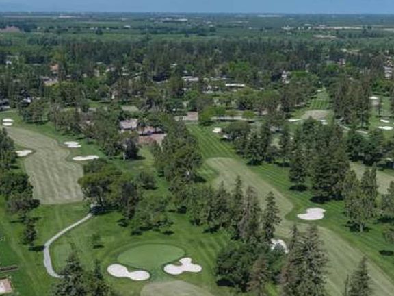 4th image of 1009 Country Club Dr