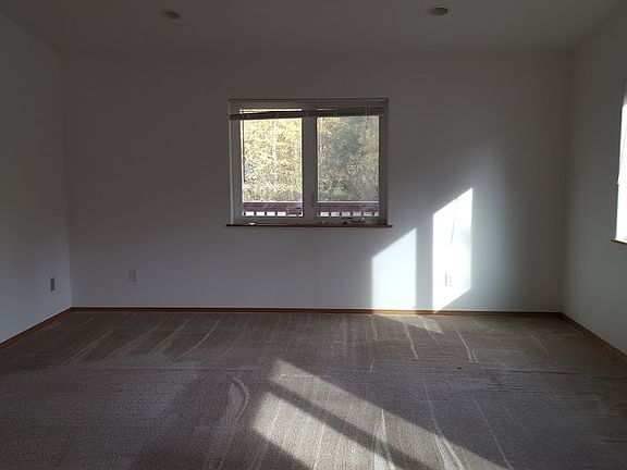 2nd image of 853 Constitution Dr