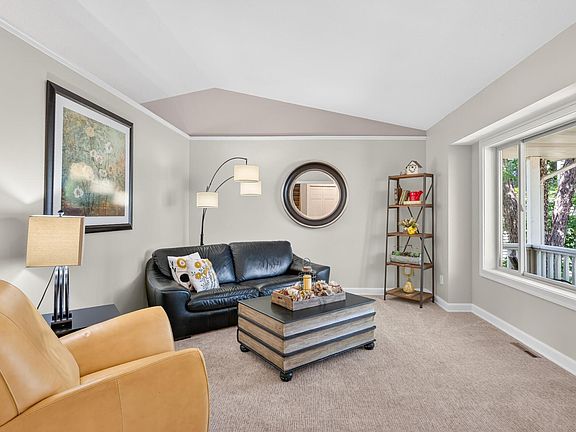 5th image of 15165 Dartmoor Ct