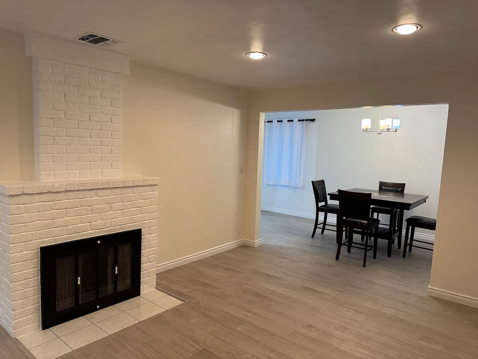 3 bed, 1288 sqft, $4,600 — Photo 1